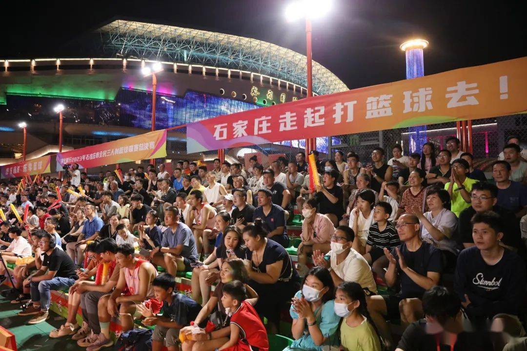  费德勒重返赛场，刷新纪录首场状态出色，巴黎圣日耳曼观众沸腾！-开云官网首页