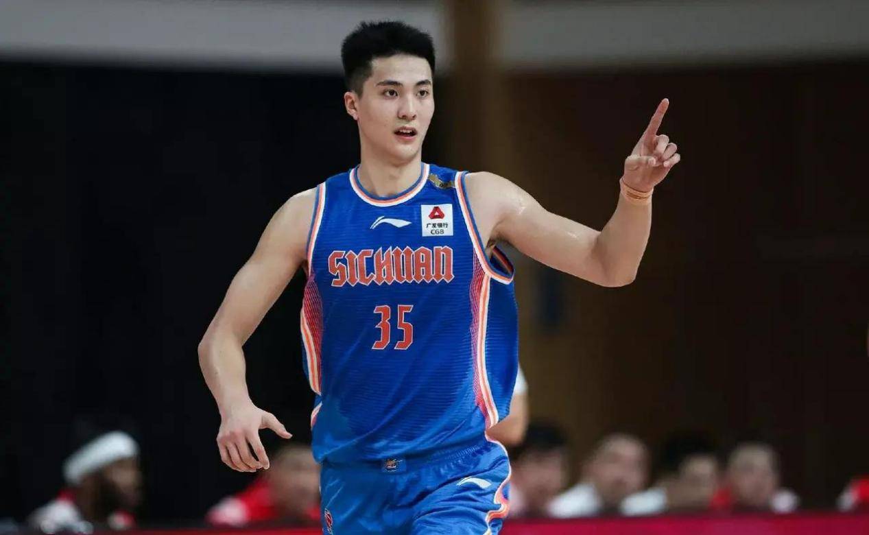 训练课后德国国家队调整名单以备CBA常规赛，外线爆发环节打磨，质疑声四起，年轻球员获得机会的简单介绍-开云kaiyun中国版